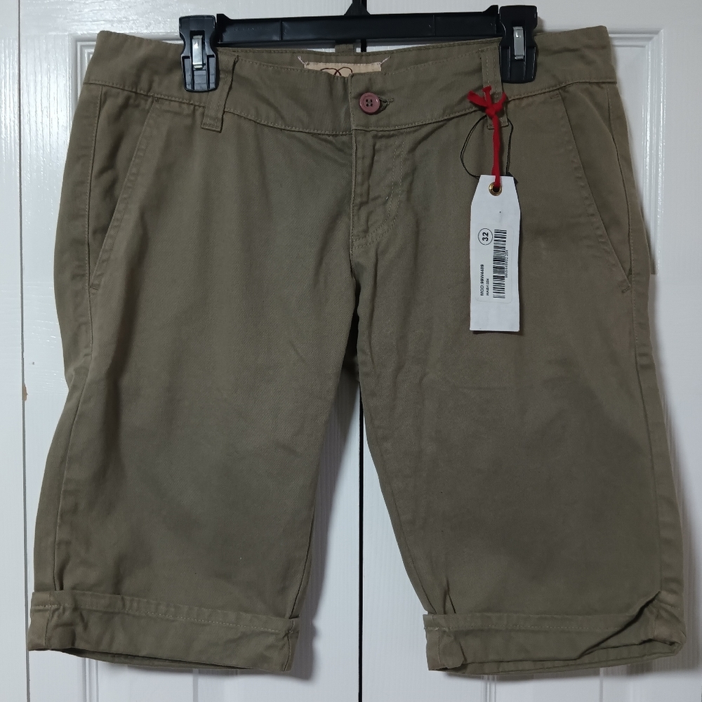 Datch Luxury Bermuda Shorts